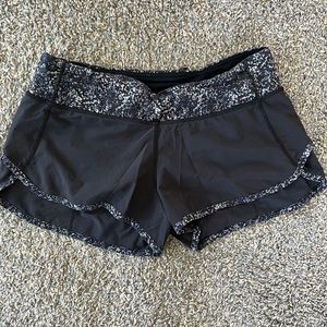 Lulu lemon running shorts !
